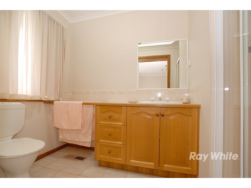 42  Tarcoola Drive, Narre Warren VIC 3805