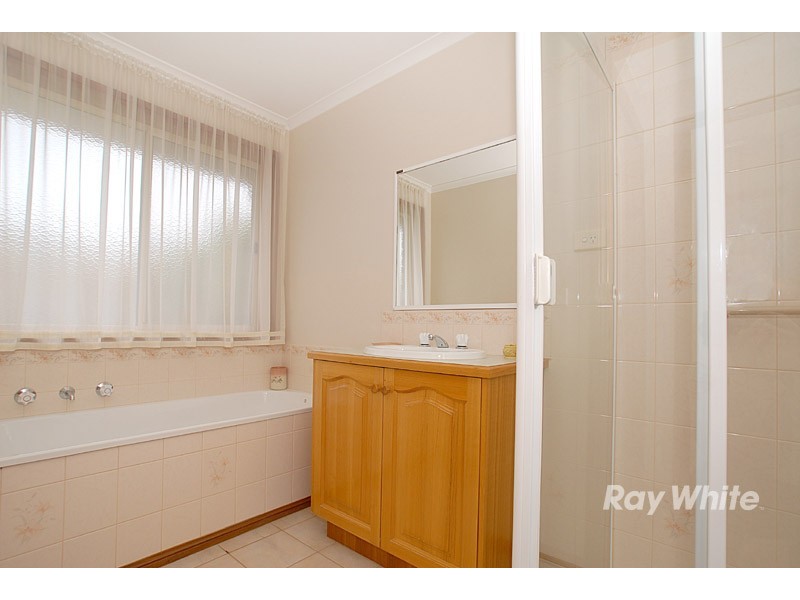 42  Tarcoola Drive, Narre Warren VIC 3805