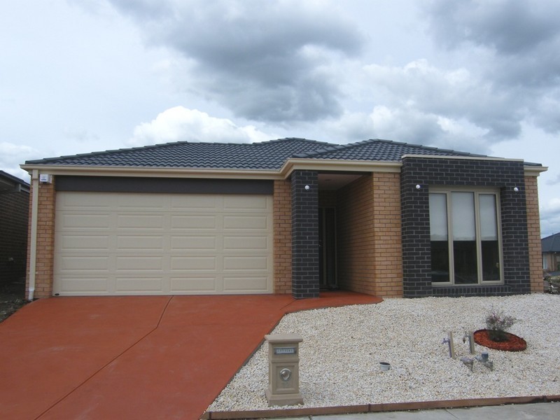 12 Mullein Bend, Cranbourne North VIC 3977