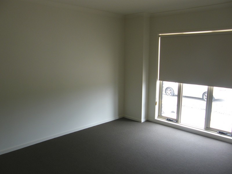 12 Mullein Bend, Cranbourne North VIC 3977