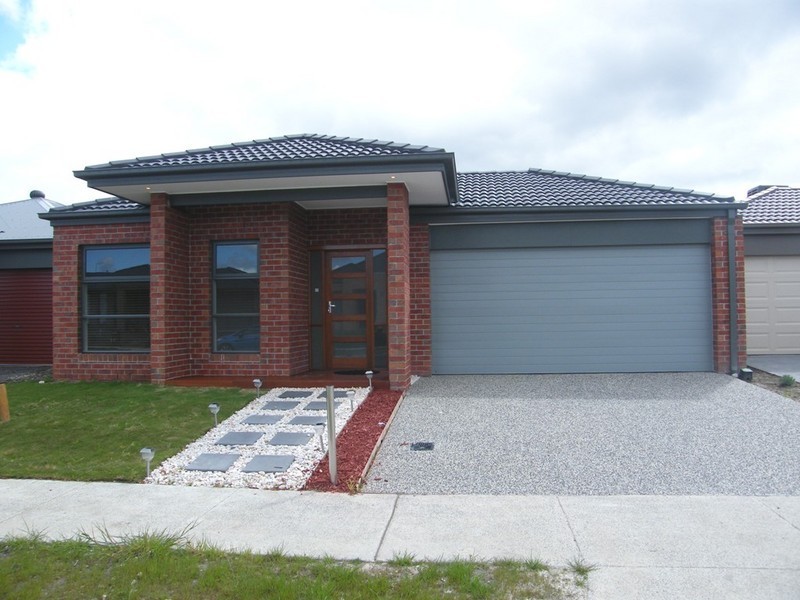 9 Gladiolus Circuit, Cranbourne North VIC 3977