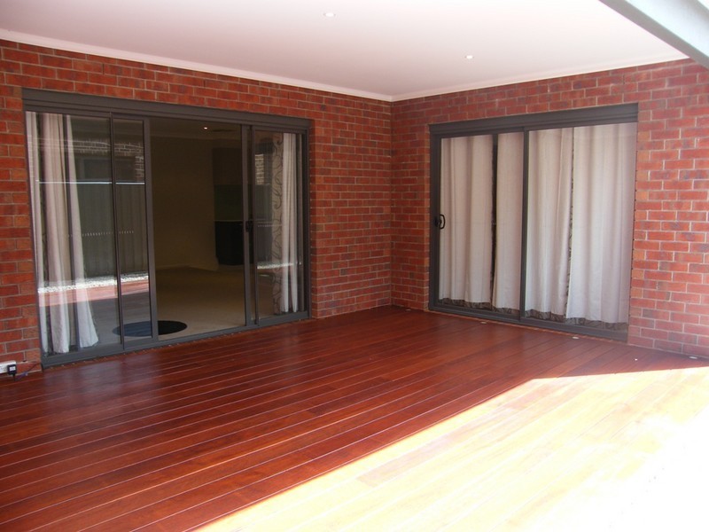 9 Gladiolus Circuit, Cranbourne North VIC 3977