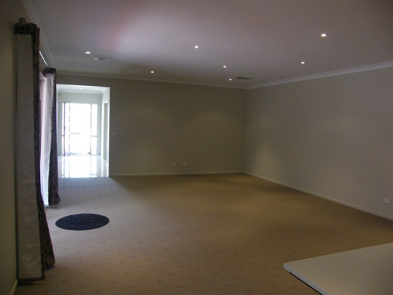 9 Gladiolus Circuit, Cranbourne North VIC 3977