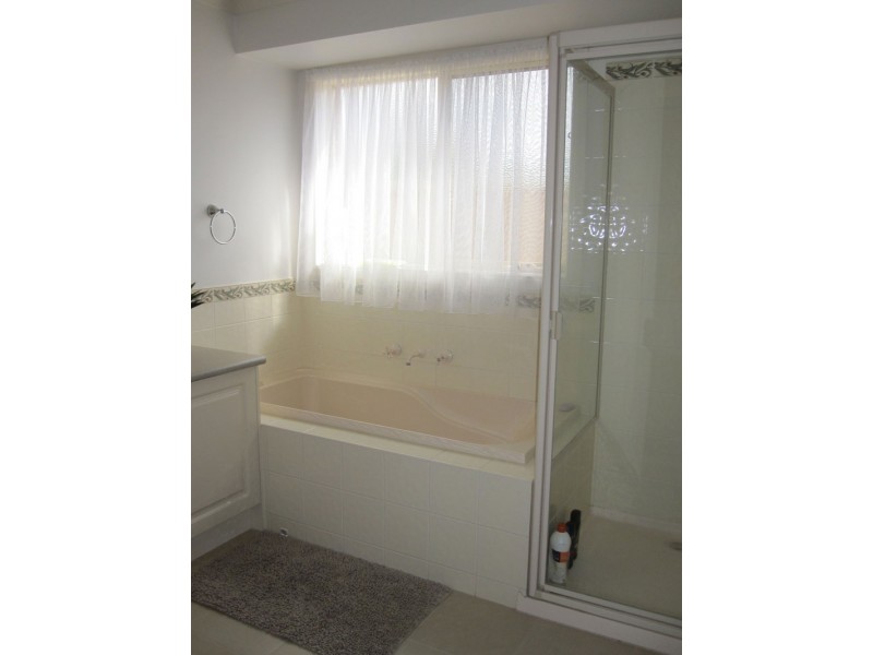 5 Iris Place, Pakenham VIC 3810