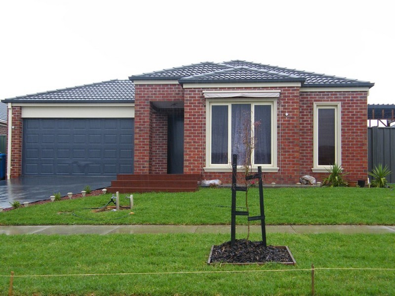 9  Lumina Avenue, Cranbourne North VIC 3977