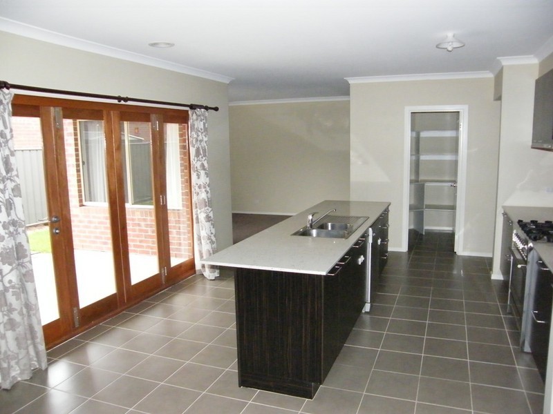 9  Lumina Avenue, Cranbourne North VIC 3977