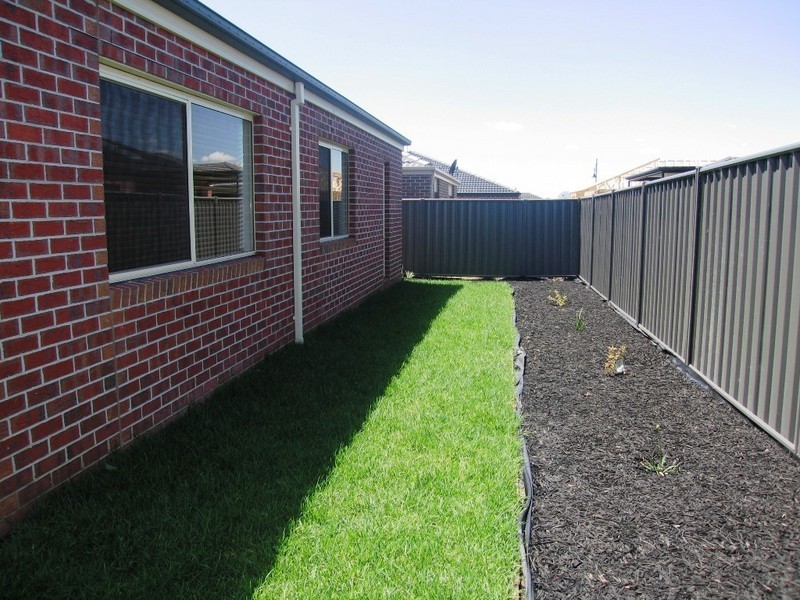 9  Lumina Avenue, Cranbourne North VIC 3977