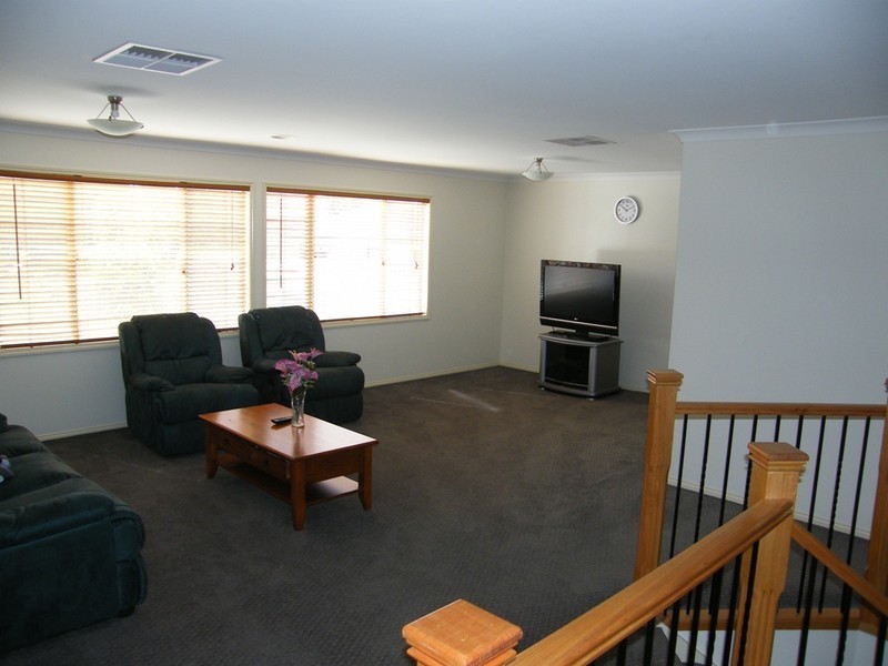 18 Ridgemont Drive, Berwick VIC 3806