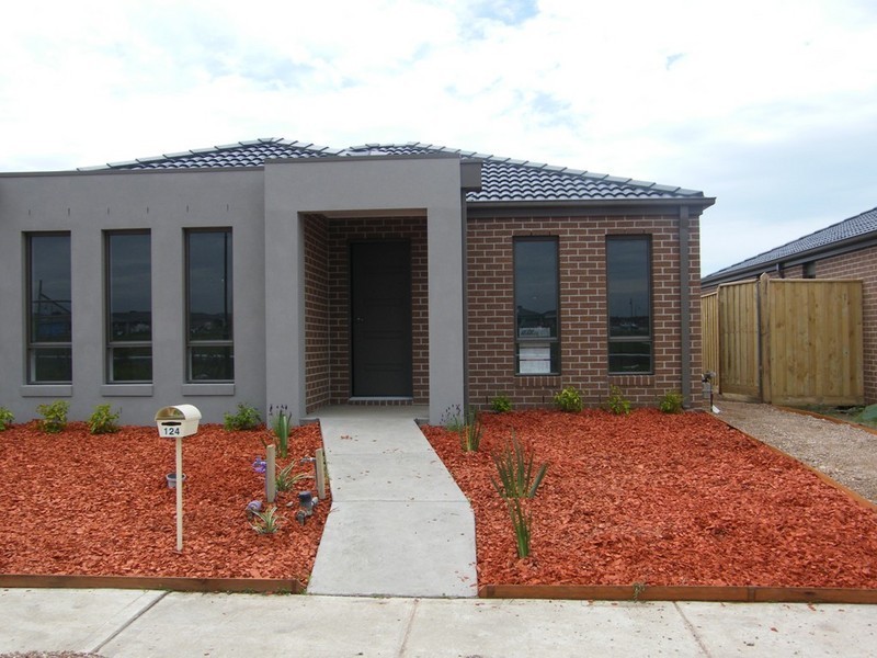 124 Sabel Drive, Cranbourne North VIC 3977