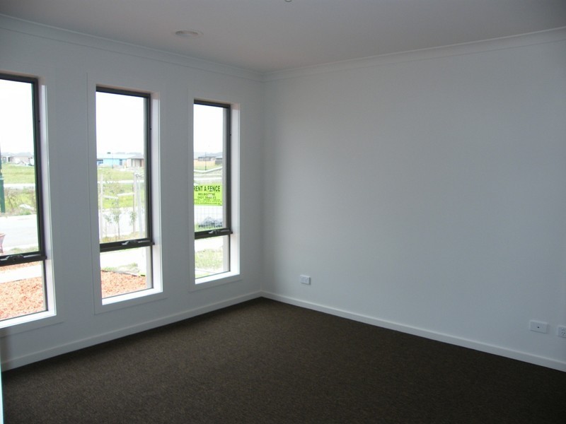 124 Sabel Drive, Cranbourne North VIC 3977