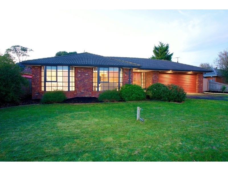 2 Madden Retreat, Berwick VIC 3806