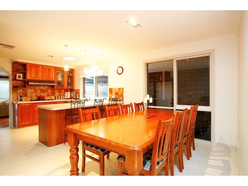 2 Madden Retreat, Berwick VIC 3806