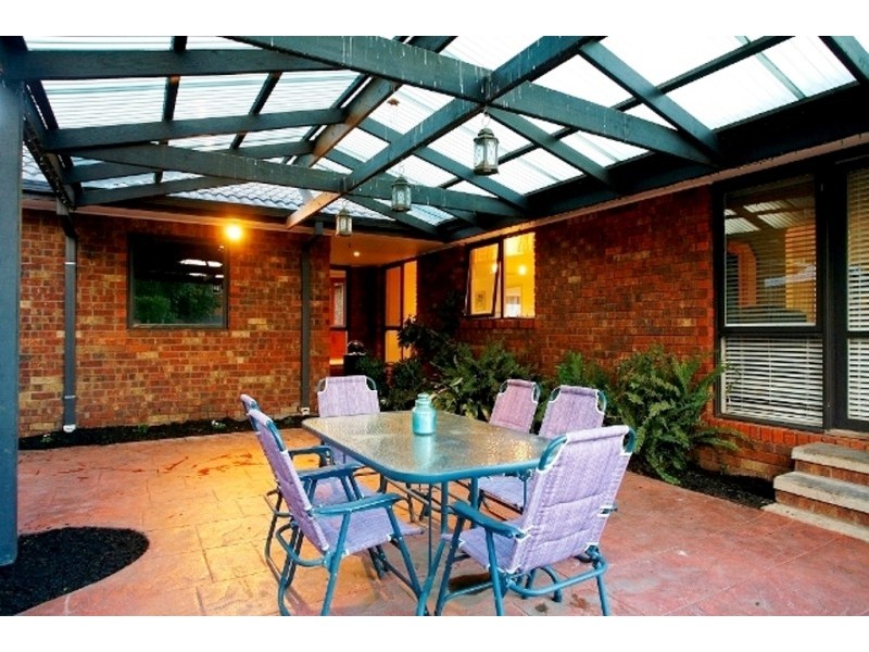 2 Madden Retreat, Berwick VIC 3806