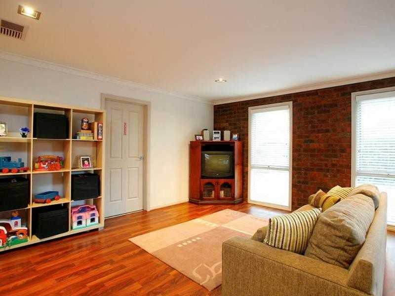 2 Madden Retreat, Berwick VIC 3806