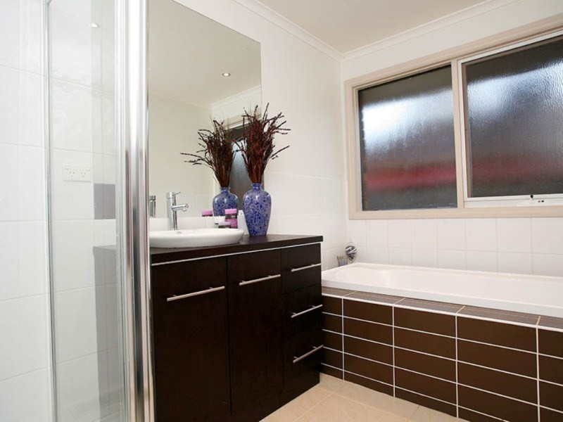 2 Madden Retreat, Berwick VIC 3806
