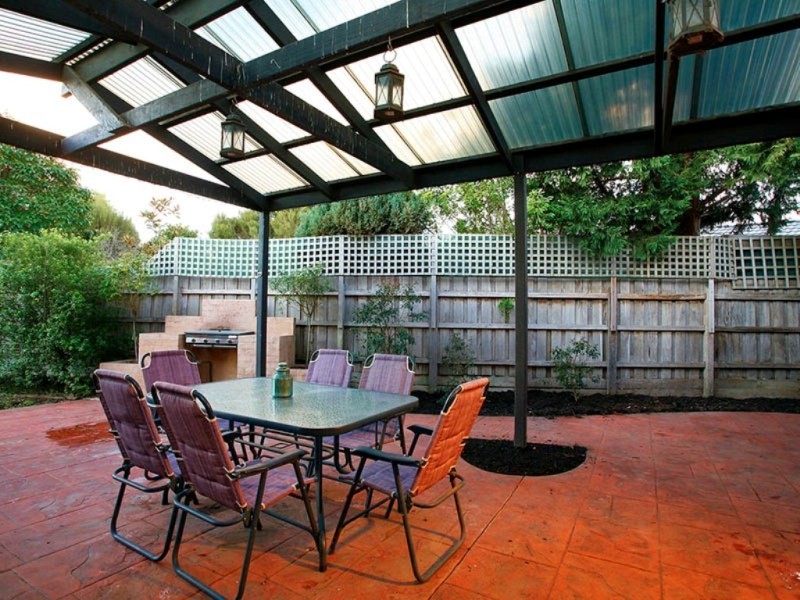 2 Madden Retreat, Berwick VIC 3806