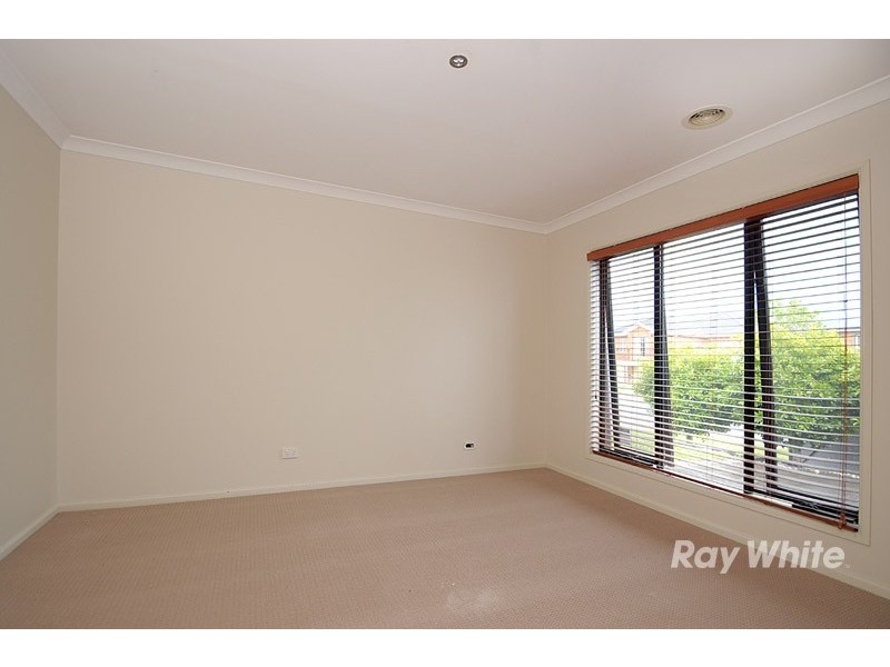 4 Honeyeater Grove, Narre Warren VIC 3805