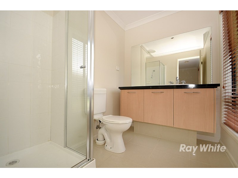 4 Honeyeater Grove, Narre Warren VIC 3805