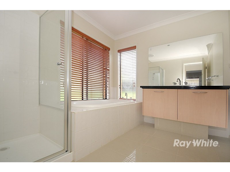 4 Honeyeater Grove, Narre Warren VIC 3805