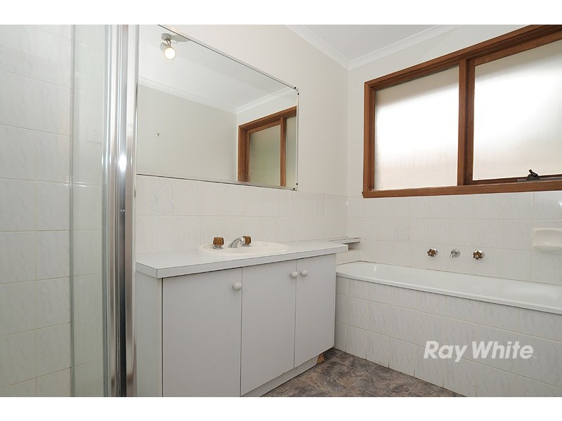 10 Hood Court, Berwick VIC 3806