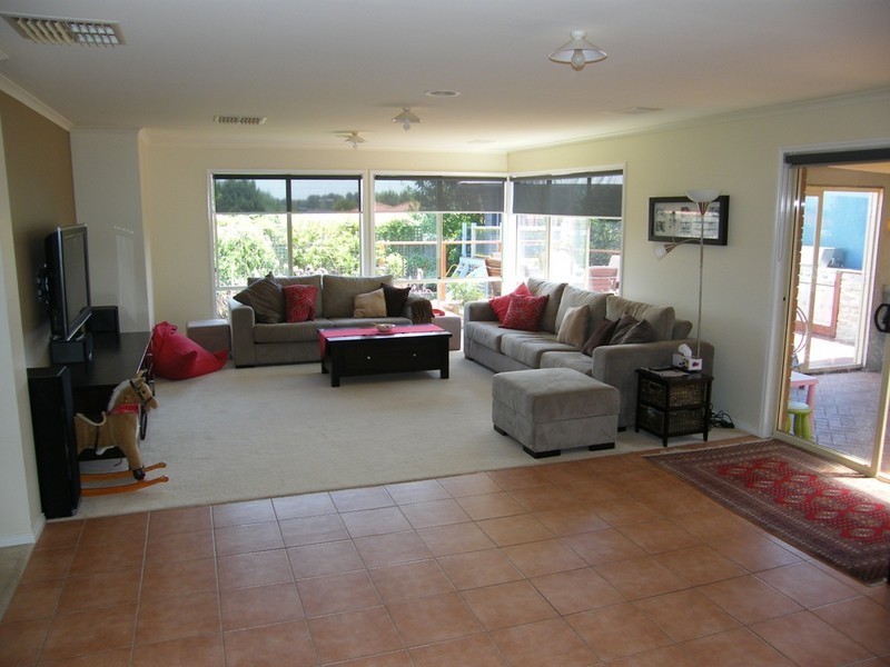 9 Boston Court, Narre Warren VIC 3805