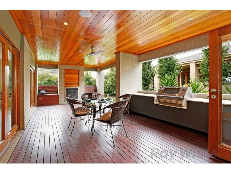 11 Kooyong Close, Officer VIC 3809