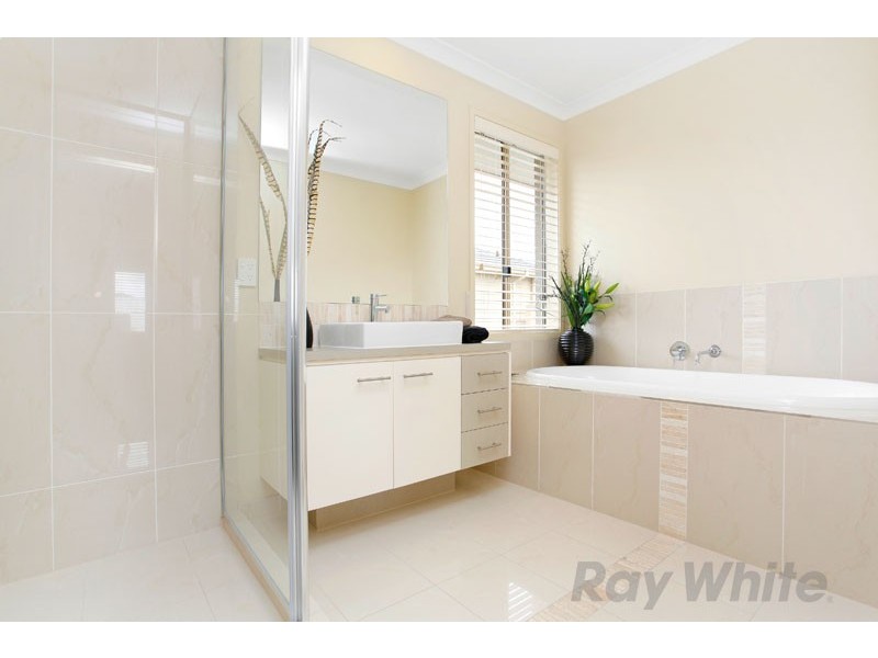 11 Kooyong Close, Officer VIC 3809