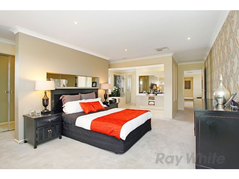 11 Kooyong Close, Officer VIC 3809