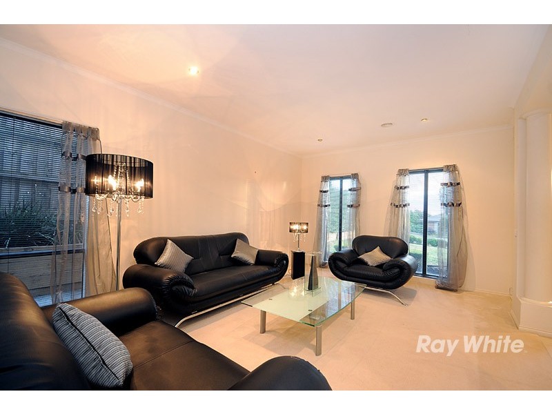 72 Montbrae Circuit, Narre Warren VIC 3805