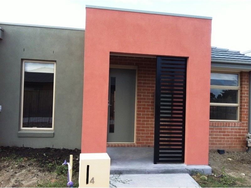 4 Midori Walk, Officer VIC 3809