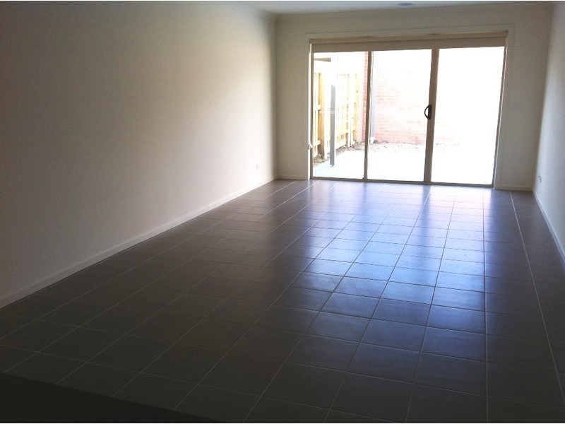 4 Midori Walk, Officer VIC 3809