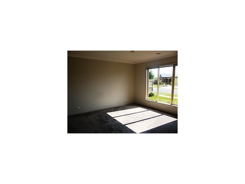 22 Dan Morgan Drive, Cranbourne East VIC 3977