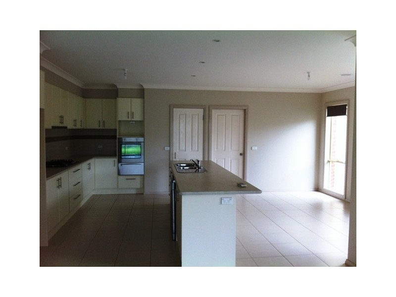 22 Dan Morgan Drive, Cranbourne East VIC 3977