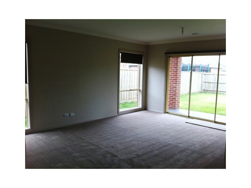 22 Dan Morgan Drive, Cranbourne East VIC 3977