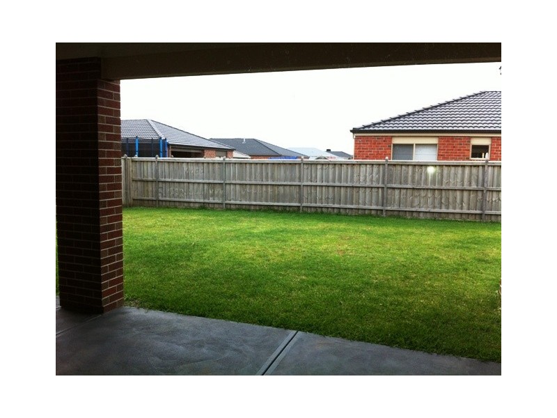 22 Dan Morgan Drive, Cranbourne East VIC 3977