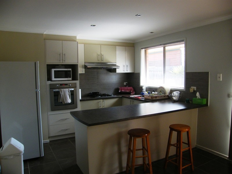 2/7 Wallowa Cres, Narre Warren VIC 3805