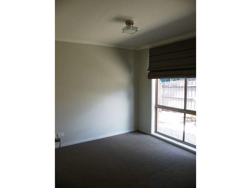 2/7 Wallowa Cres, Narre Warren VIC 3805