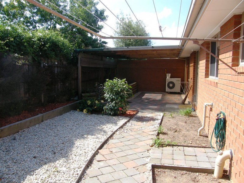 2/7 Wallowa Cres, Narre Warren VIC 3805