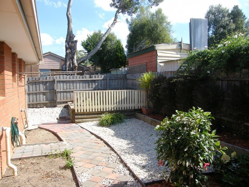 2/7 Wallowa Cres, Narre Warren VIC 3805