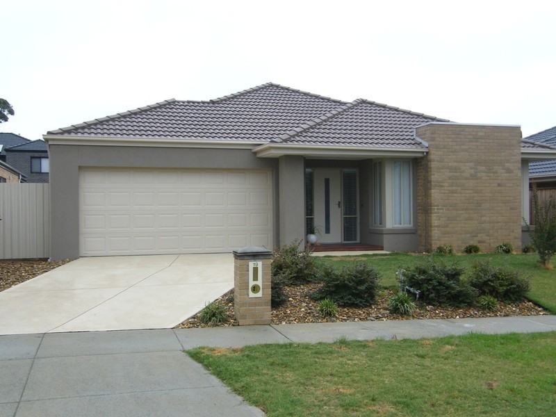 19 Cavalier Drive, Berwick VIC 3806