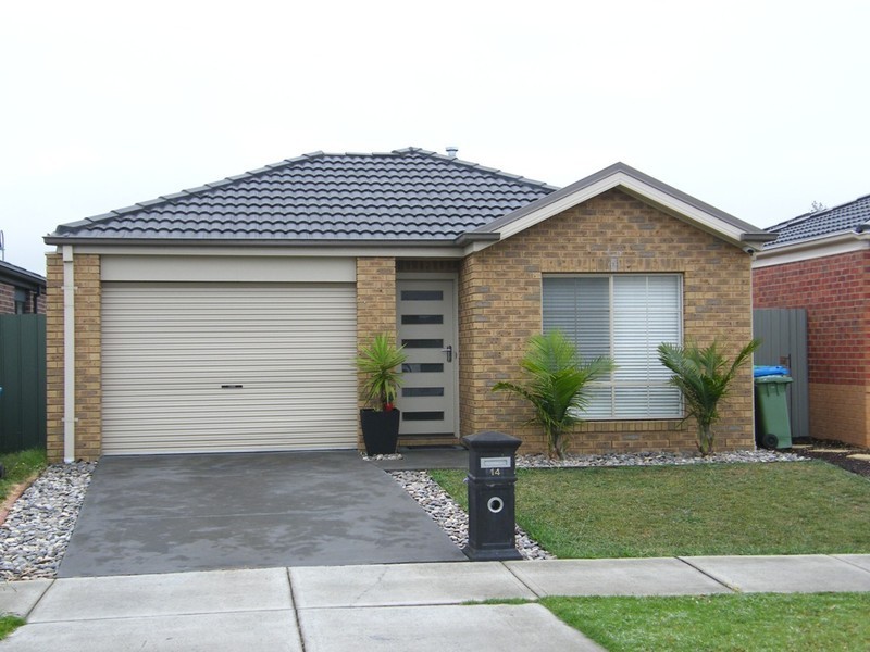 14 Tyndall Street, Cranbourne East VIC 3977