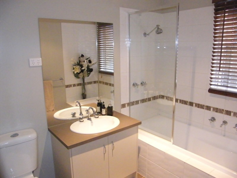 14 Tyndall Street, Cranbourne East VIC 3977