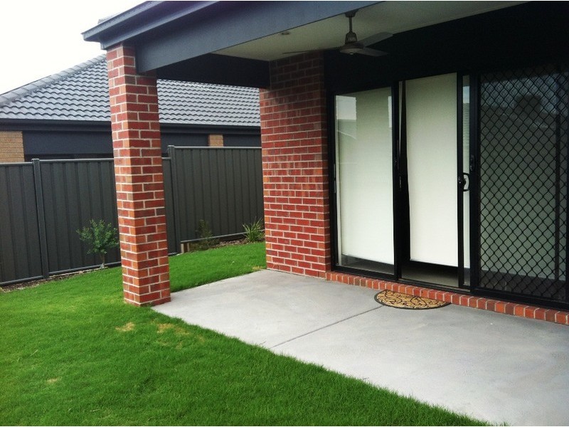 22 Nurture Avenue, Cranbourne North VIC 3977
