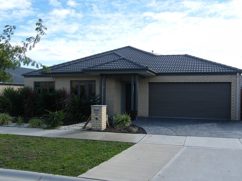 27 Stanhope Avenue, Berwick VIC 3806
