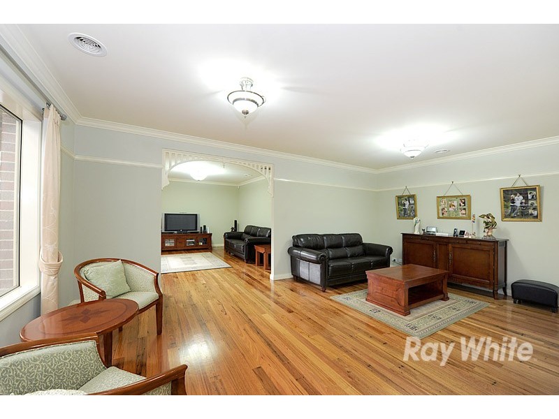 16 Leisurewood Drive, Berwick VIC 3806