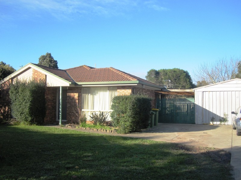 8 Sheriff Rise, Pakenham VIC 3810