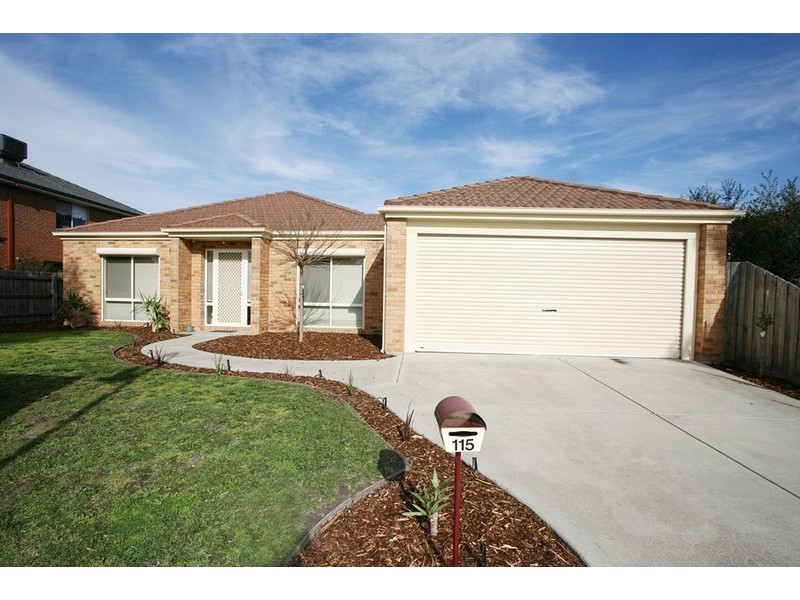 115 Hutchinson Drive, Lynbrook VIC 3975
