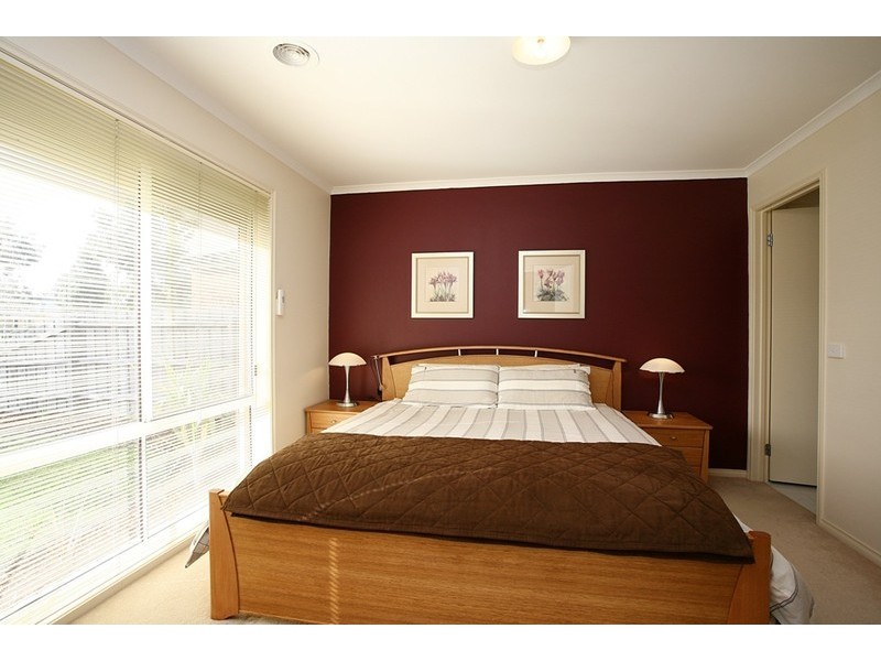 115 Hutchinson Drive, Lynbrook VIC 3975