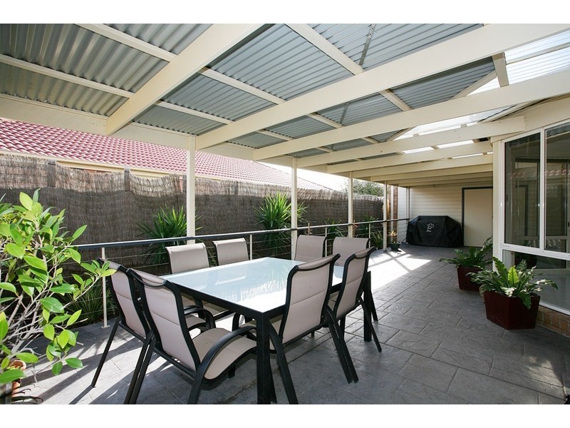 115 Hutchinson Drive, Lynbrook VIC 3975