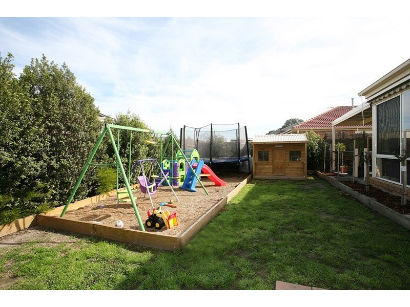 115 Hutchinson Drive, Lynbrook VIC 3975